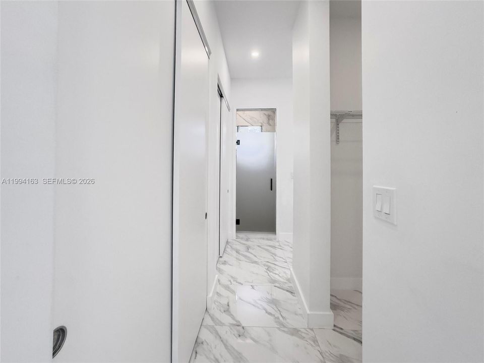 En Venta: $735,000 (4 camas, 2 baños, 2066 Pies cuadrados)