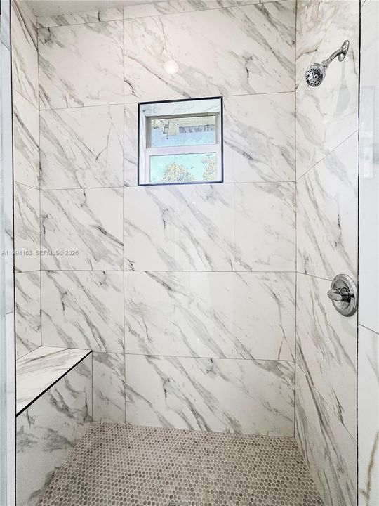 En Venta: $735,000 (4 camas, 2 baños, 2066 Pies cuadrados)