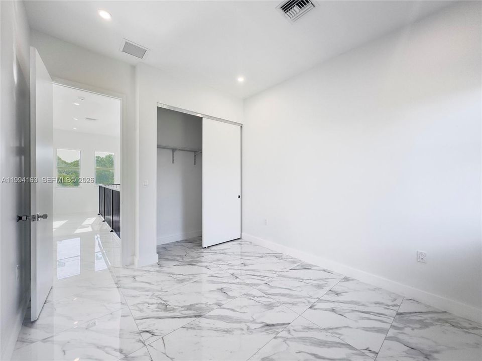 En Venta: $735,000 (4 camas, 2 baños, 2066 Pies cuadrados)