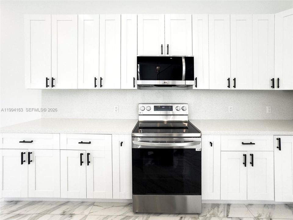 En Venta: $735,000 (4 camas, 2 baños, 2066 Pies cuadrados)