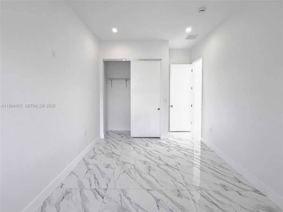 En Venta: $735,000 (4 camas, 2 baños, 2066 Pies cuadrados)