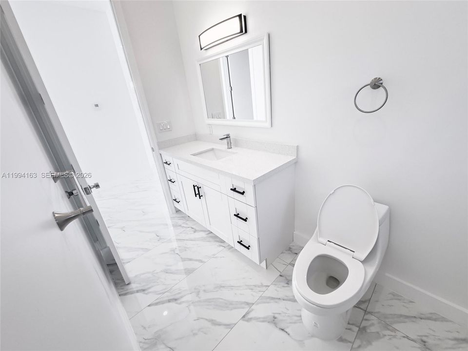 En Venta: $735,000 (4 camas, 2 baños, 2066 Pies cuadrados)