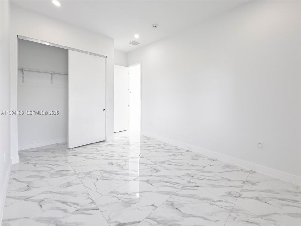 En Venta: $735,000 (4 camas, 2 baños, 2066 Pies cuadrados)