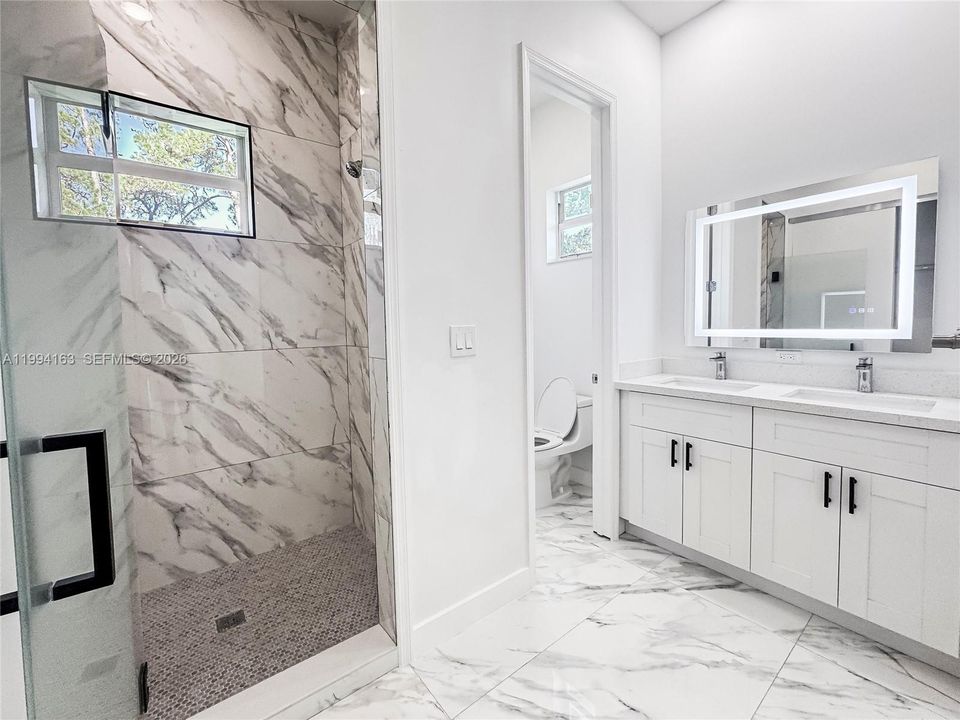En Venta: $735,000 (4 camas, 2 baños, 2066 Pies cuadrados)