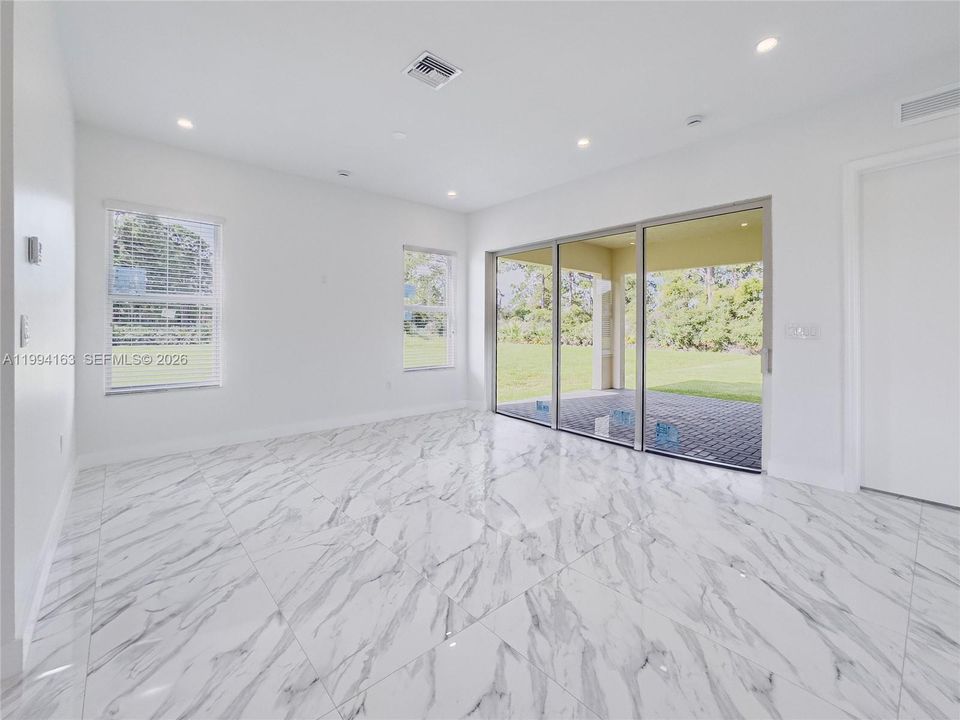En Venta: $735,000 (4 camas, 2 baños, 2066 Pies cuadrados)