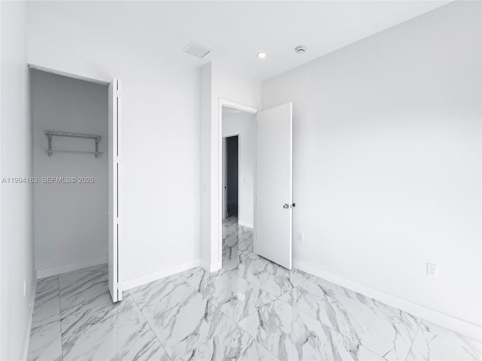 En Venta: $735,000 (4 camas, 2 baños, 2066 Pies cuadrados)