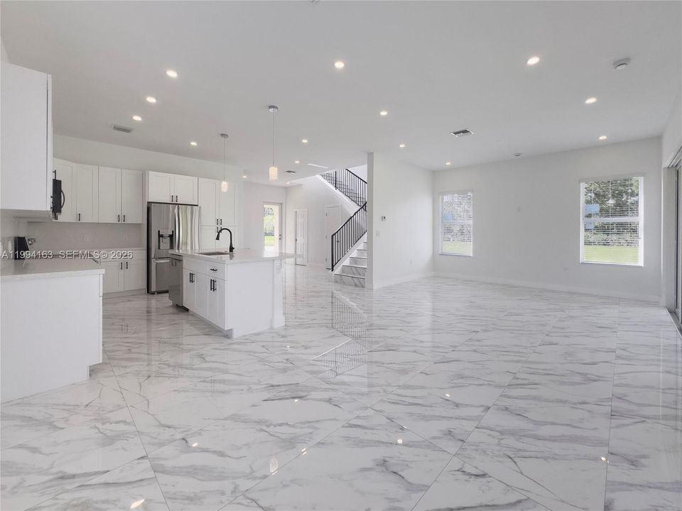 En Venta: $735,000 (4 camas, 2 baños, 2066 Pies cuadrados)