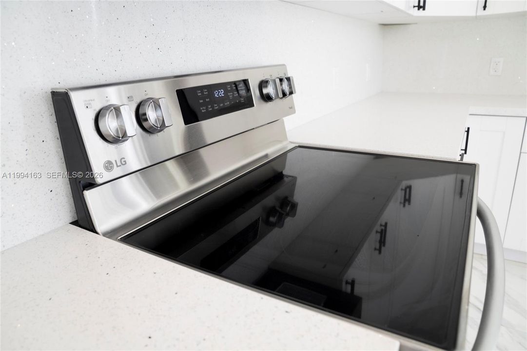 En Venta: $735,000 (4 camas, 2 baños, 2066 Pies cuadrados)