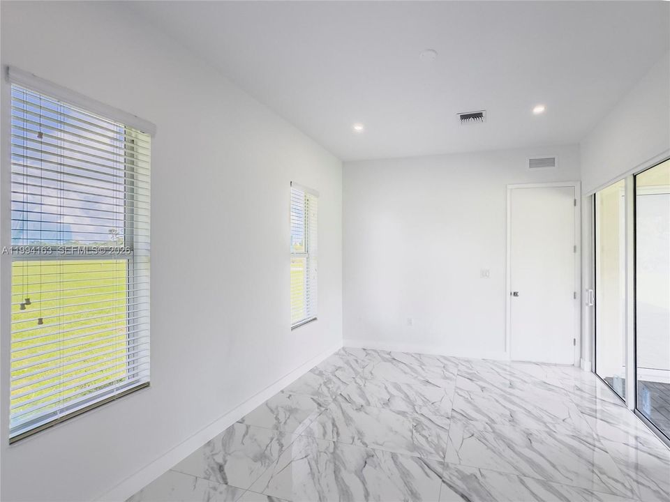 En Venta: $735,000 (4 camas, 2 baños, 2066 Pies cuadrados)