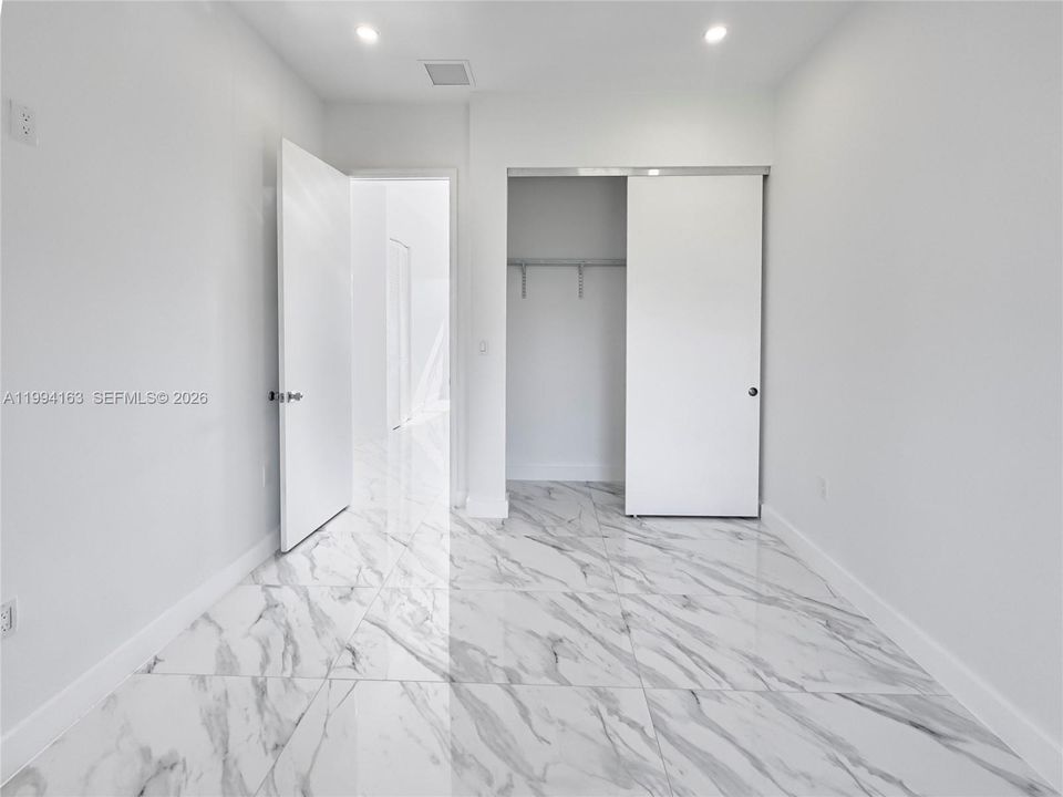 En Venta: $735,000 (4 camas, 2 baños, 2066 Pies cuadrados)