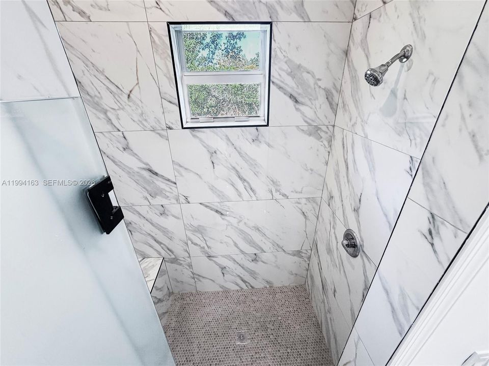 En Venta: $735,000 (4 camas, 2 baños, 2066 Pies cuadrados)