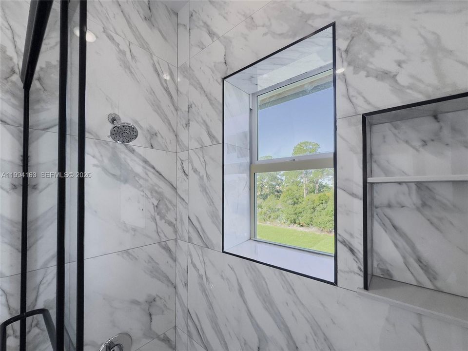En Venta: $735,000 (4 camas, 2 baños, 2066 Pies cuadrados)
