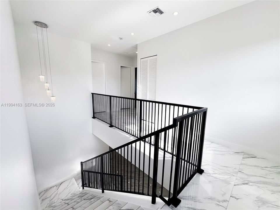 En Venta: $735,000 (4 camas, 2 baños, 2066 Pies cuadrados)