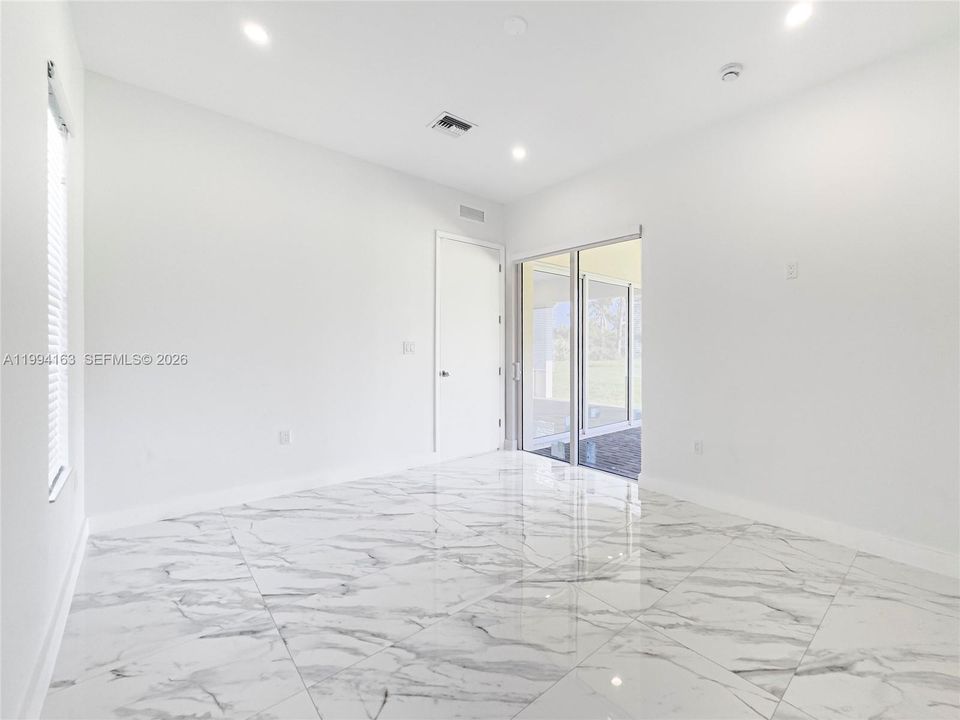 En Venta: $735,000 (4 camas, 2 baños, 2066 Pies cuadrados)