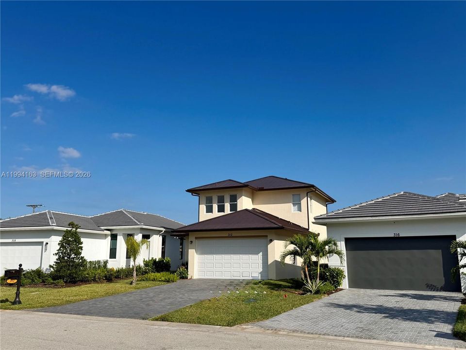 En Venta: $735,000 (4 camas, 2 baños, 2066 Pies cuadrados)