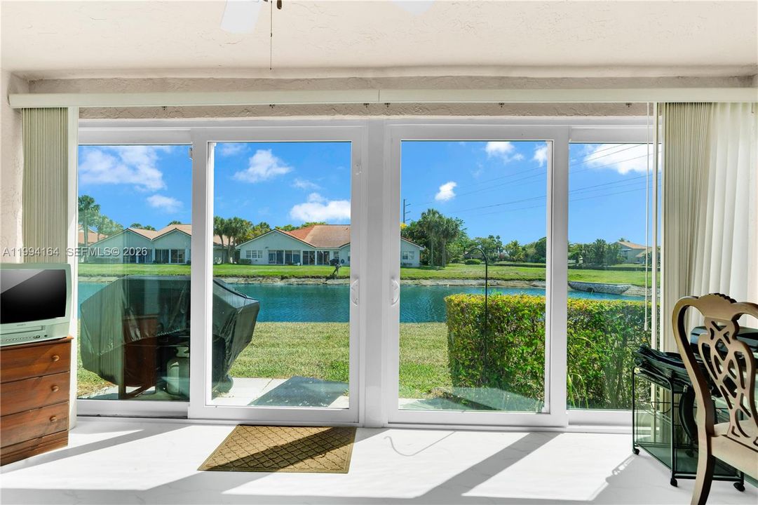 For Sale: $379,000 (2 beds, 2 baths, 1555 Square Feet)
