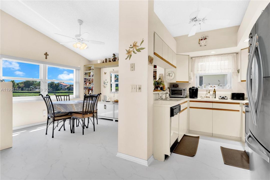 For Sale: $379,000 (2 beds, 2 baths, 1555 Square Feet)