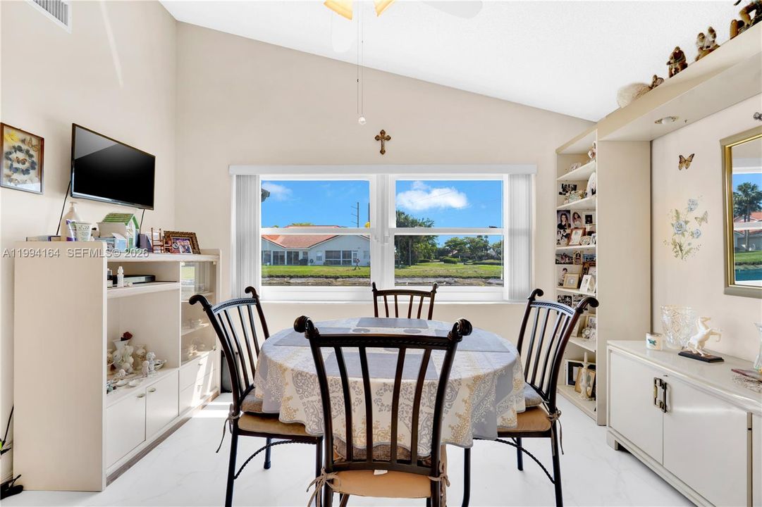 For Sale: $379,000 (2 beds, 2 baths, 1555 Square Feet)