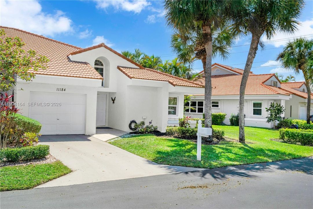 For Sale: $379,000 (2 beds, 2 baths, 1555 Square Feet)