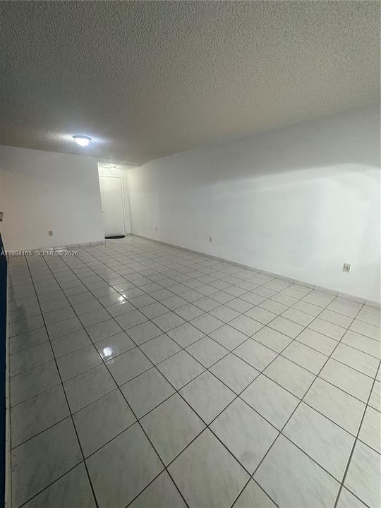 Activo con contrato: $2,300 (2 camas, 2 baños, 1000 Pies cuadrados)