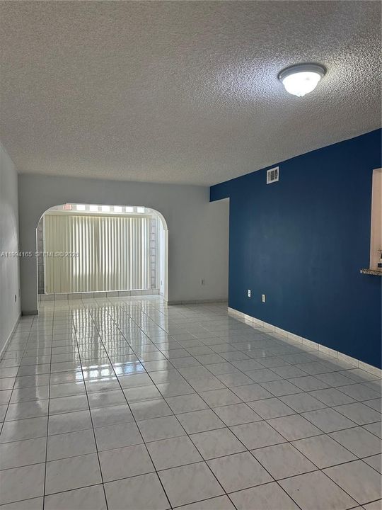 Activo con contrato: $2,300 (2 camas, 2 baños, 1000 Pies cuadrados)