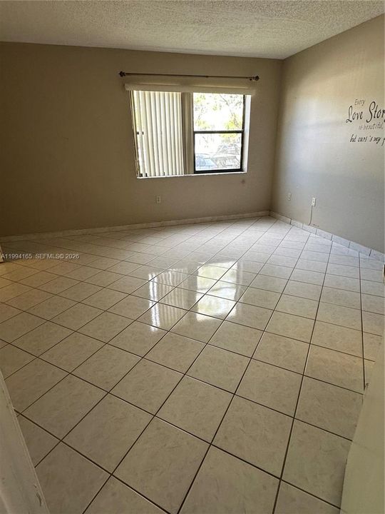 Activo con contrato: $2,300 (2 camas, 2 baños, 1000 Pies cuadrados)