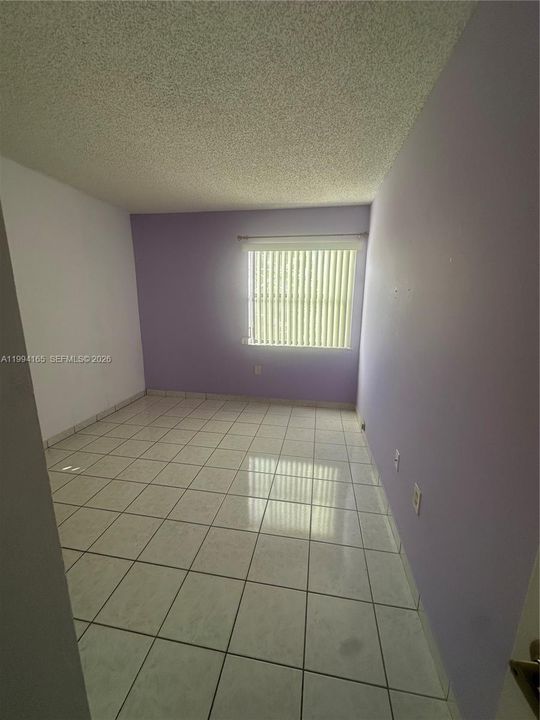 Activo con contrato: $2,300 (2 camas, 2 baños, 1000 Pies cuadrados)