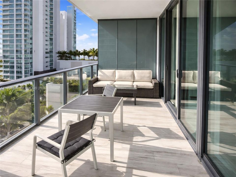 En Venta: $735,000 (1 camas, 2 baños, 940 Pies cuadrados)