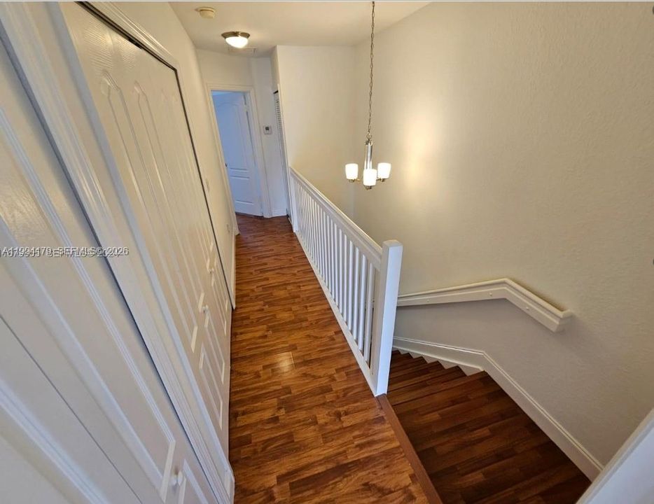 На продажу: $388,990 (3 спален, 3 ванн, 1270 Квадратных фут)