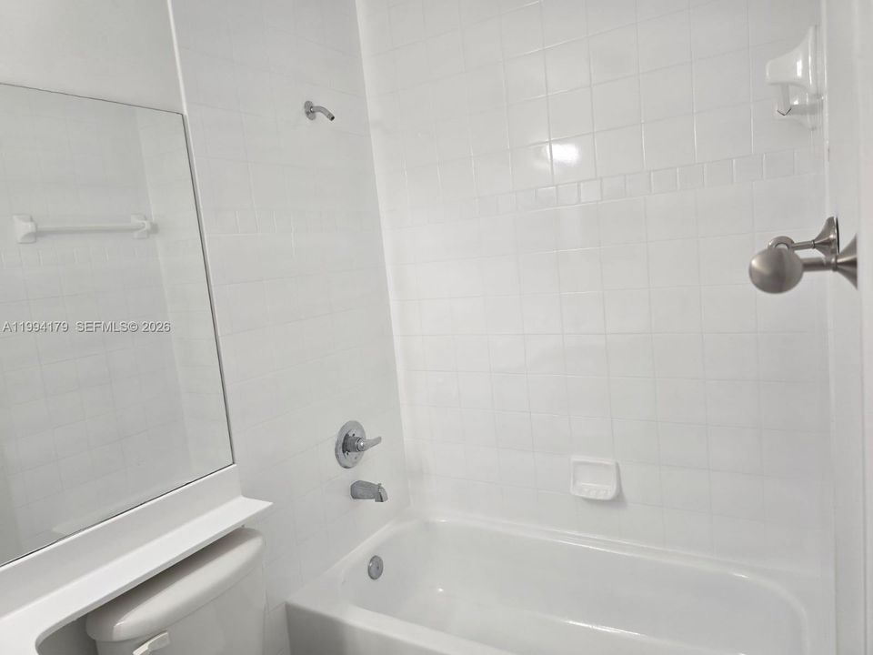 На продажу: $388,990 (3 спален, 3 ванн, 1270 Квадратных фут)