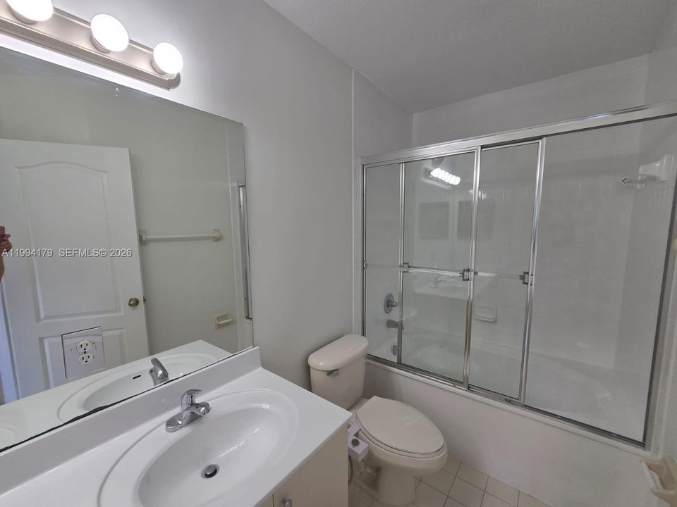 На продажу: $388,990 (3 спален, 3 ванн, 1270 Квадратных фут)