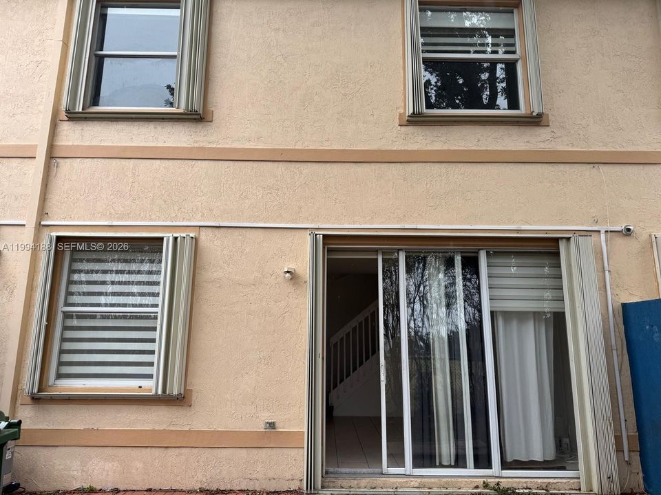 Под контрактом: $3,250 (3 спален, 2 ванн, 1442 Квадратных фут)