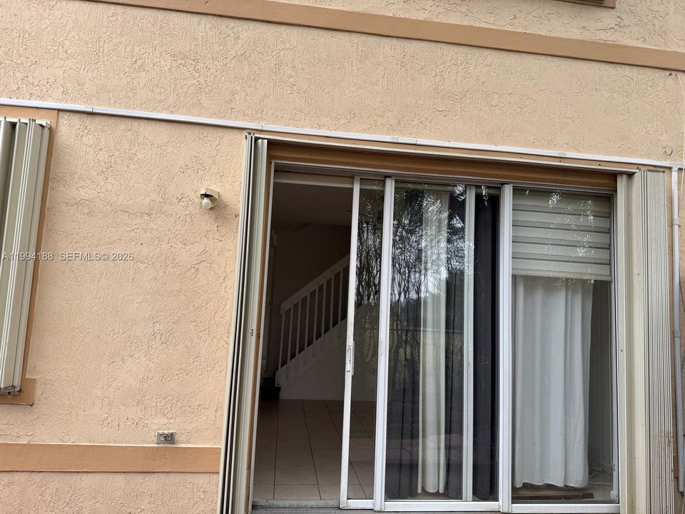 Под контрактом: $3,250 (3 спален, 2 ванн, 1442 Квадратных фут)