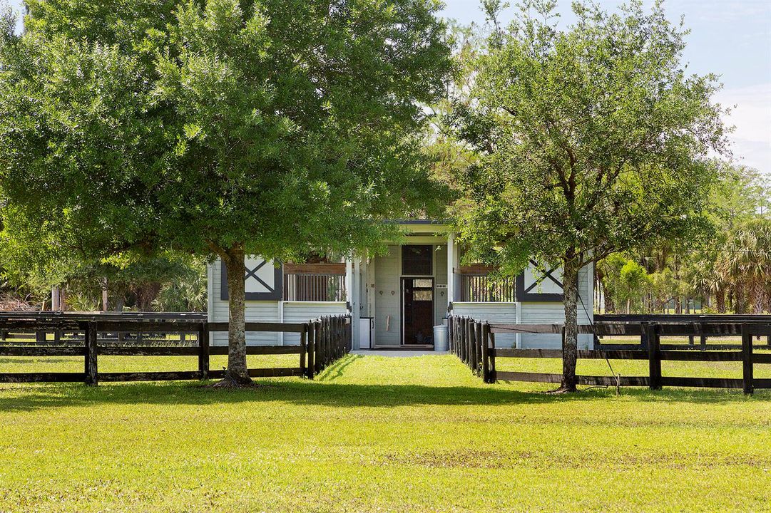 4 stall barn