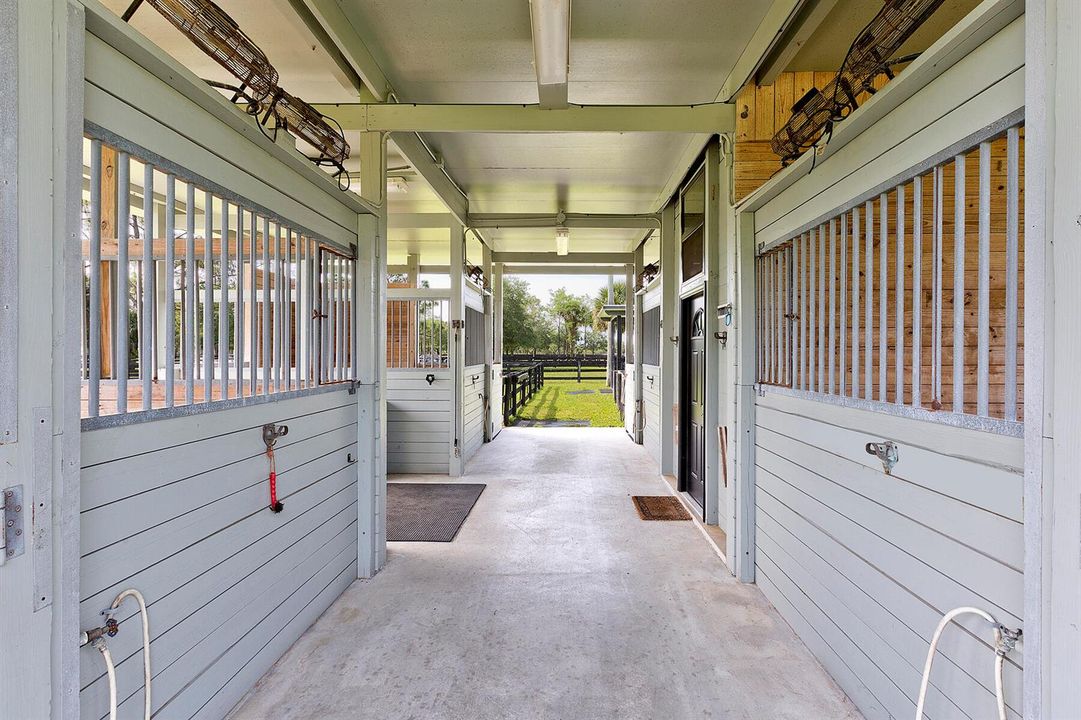 4 stall barn