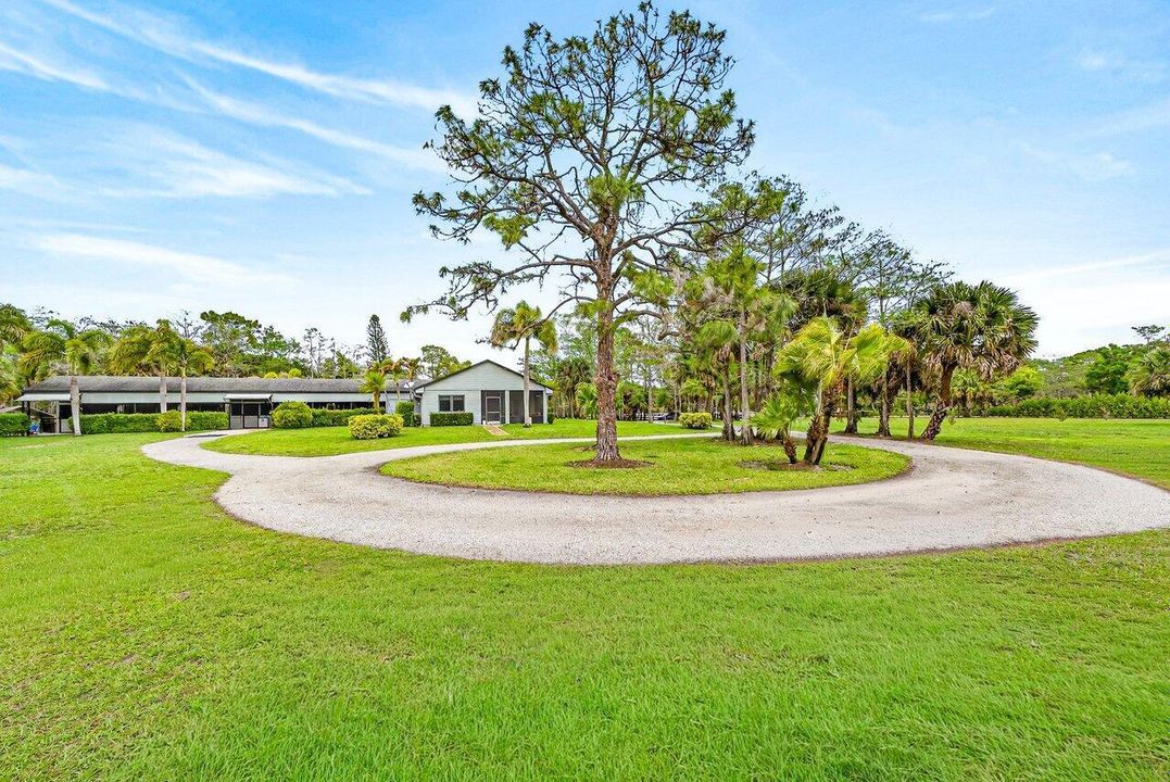 Circular driveway