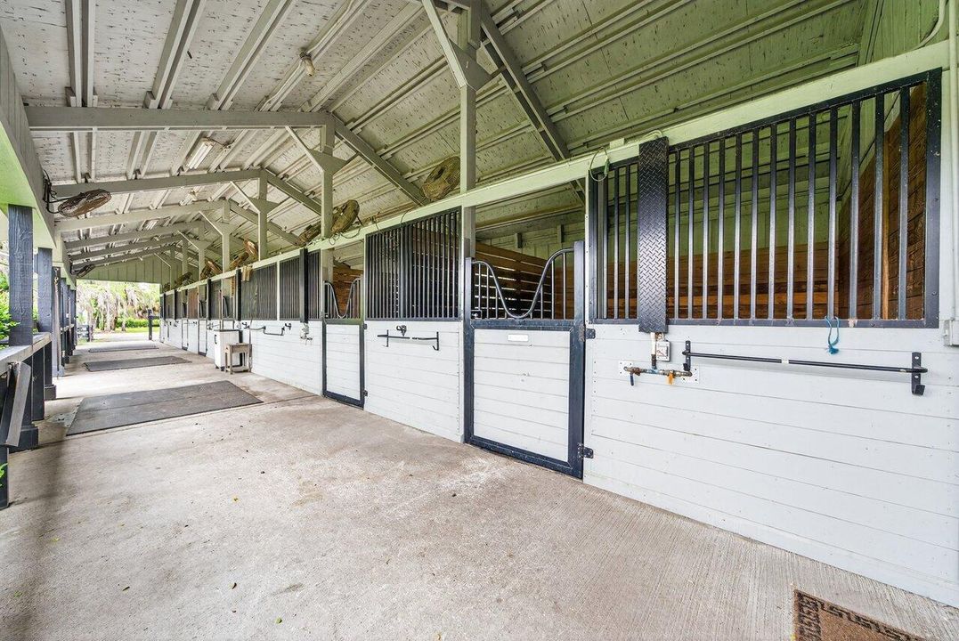 6 stall Barn
