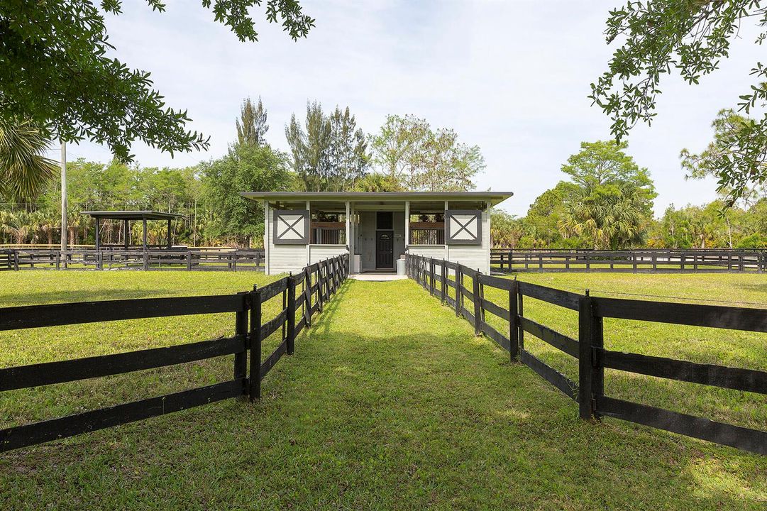 4 stall barn