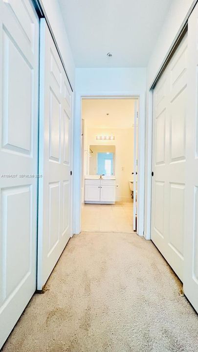 For Rent: $2,300 (1 beds, 1 baths, 719 Square Feet)