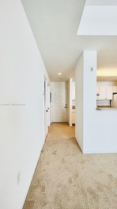 For Rent: $2,300 (1 beds, 1 baths, 719 Square Feet)