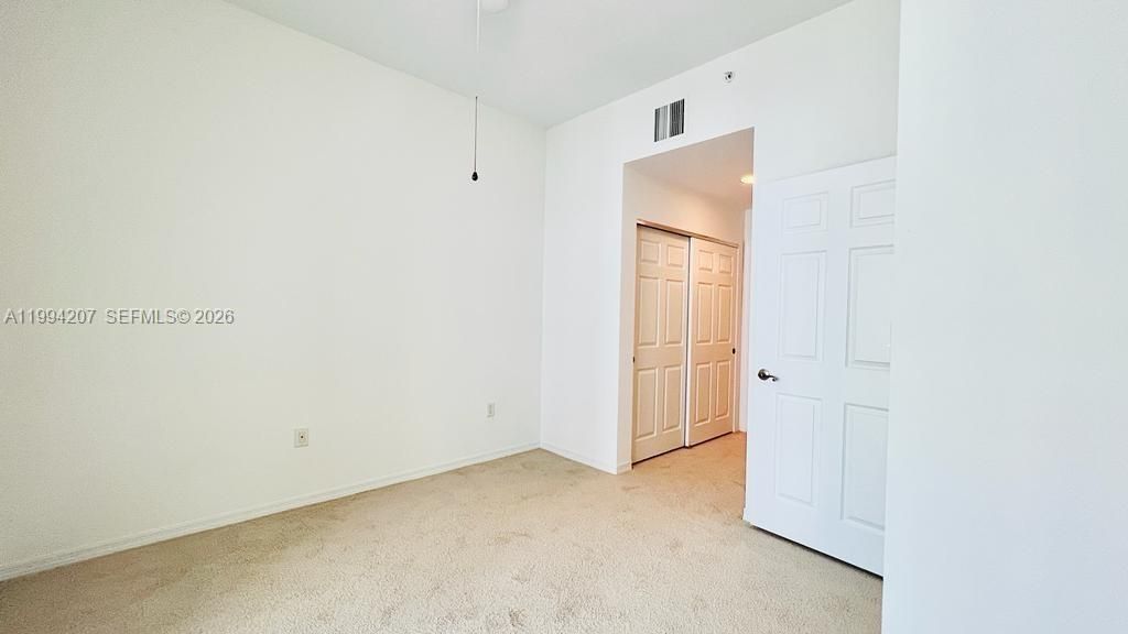 For Rent: $2,300 (1 beds, 1 baths, 719 Square Feet)