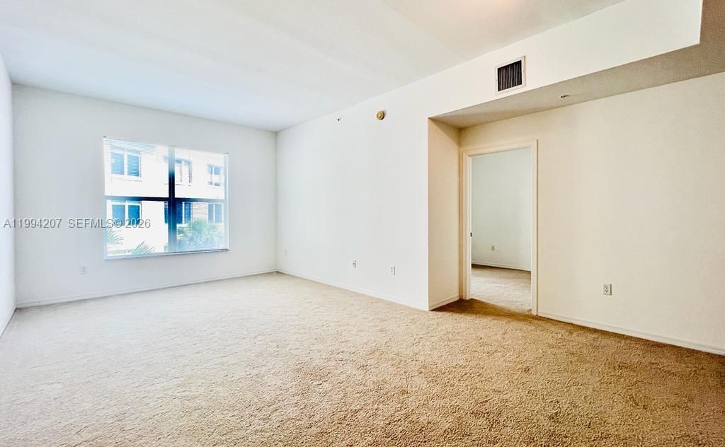 For Rent: $2,300 (1 beds, 1 baths, 719 Square Feet)