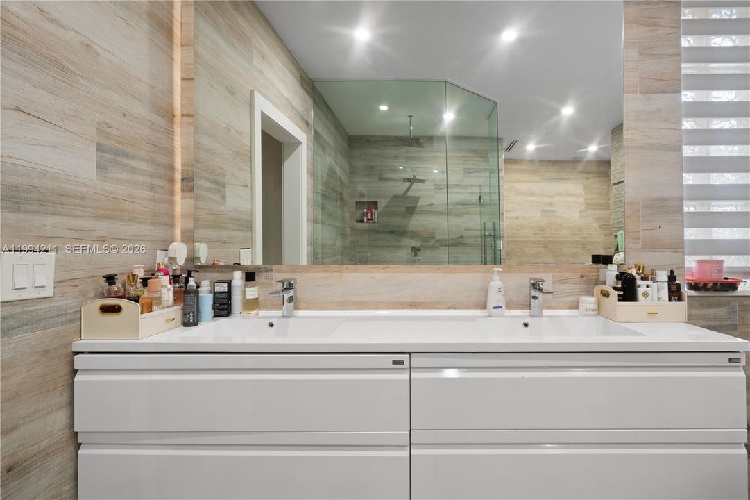 For Rent: $5,200 (4 beds, 3 baths, 2287 Square Feet)