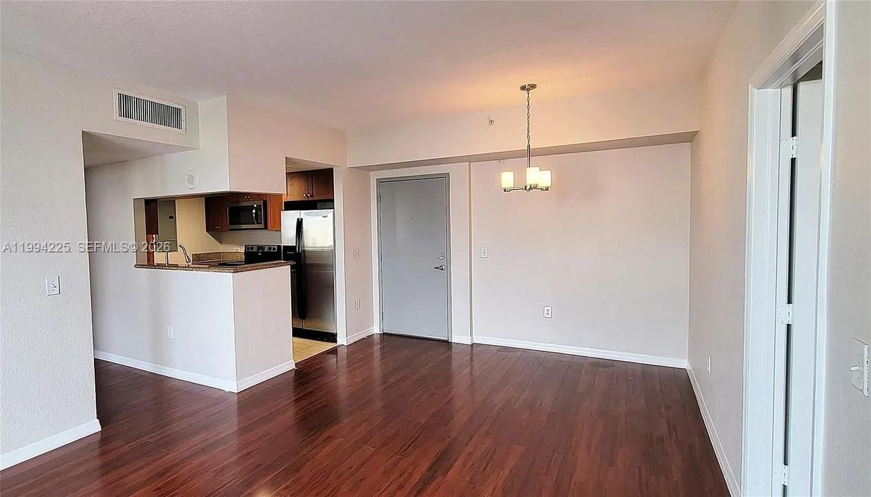 En Venta: $334,900 (2 camas, 2 baños, 984 Pies cuadrados)