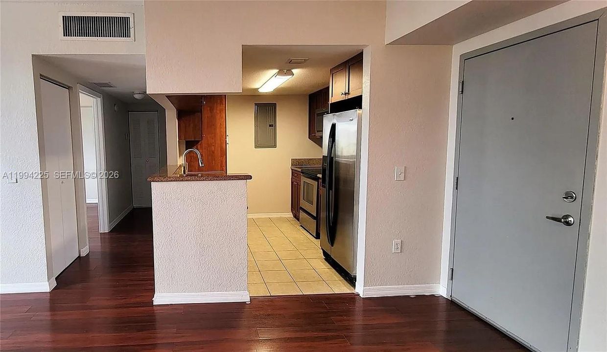 En Venta: $334,900 (2 camas, 2 baños, 984 Pies cuadrados)