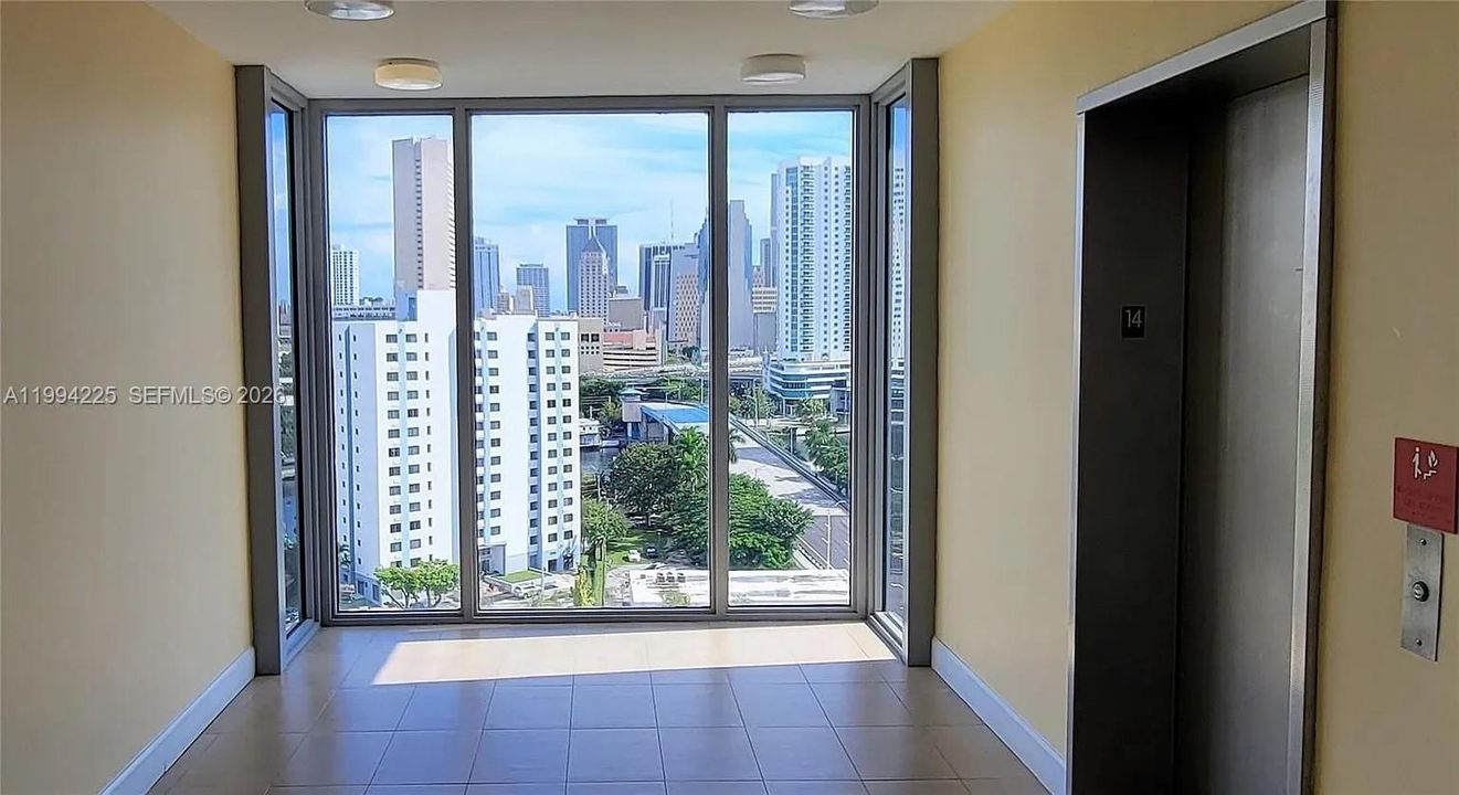 En Venta: $334,900 (2 camas, 2 baños, 984 Pies cuadrados)