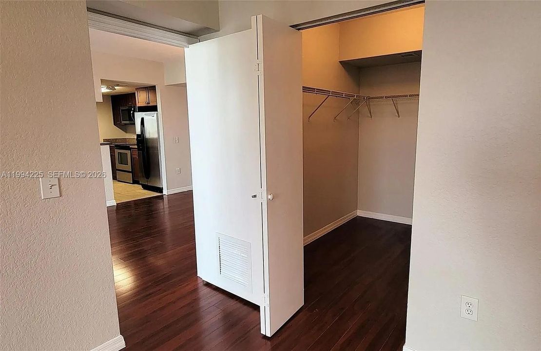 En Venta: $334,900 (2 camas, 2 baños, 984 Pies cuadrados)