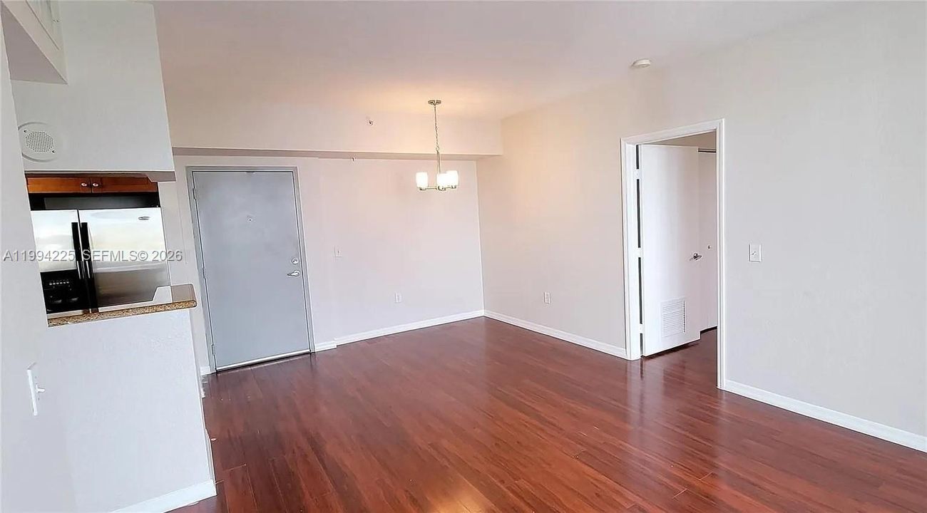 En Venta: $334,900 (2 camas, 2 baños, 984 Pies cuadrados)