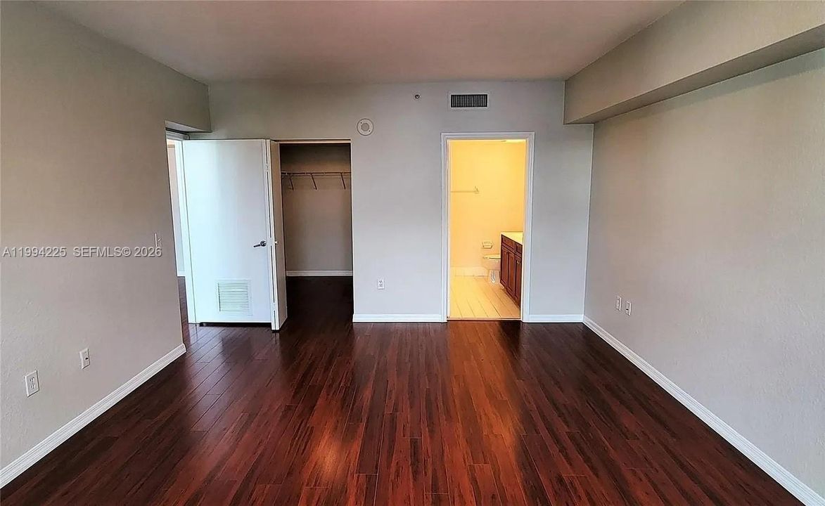 En Venta: $334,900 (2 camas, 2 baños, 984 Pies cuadrados)