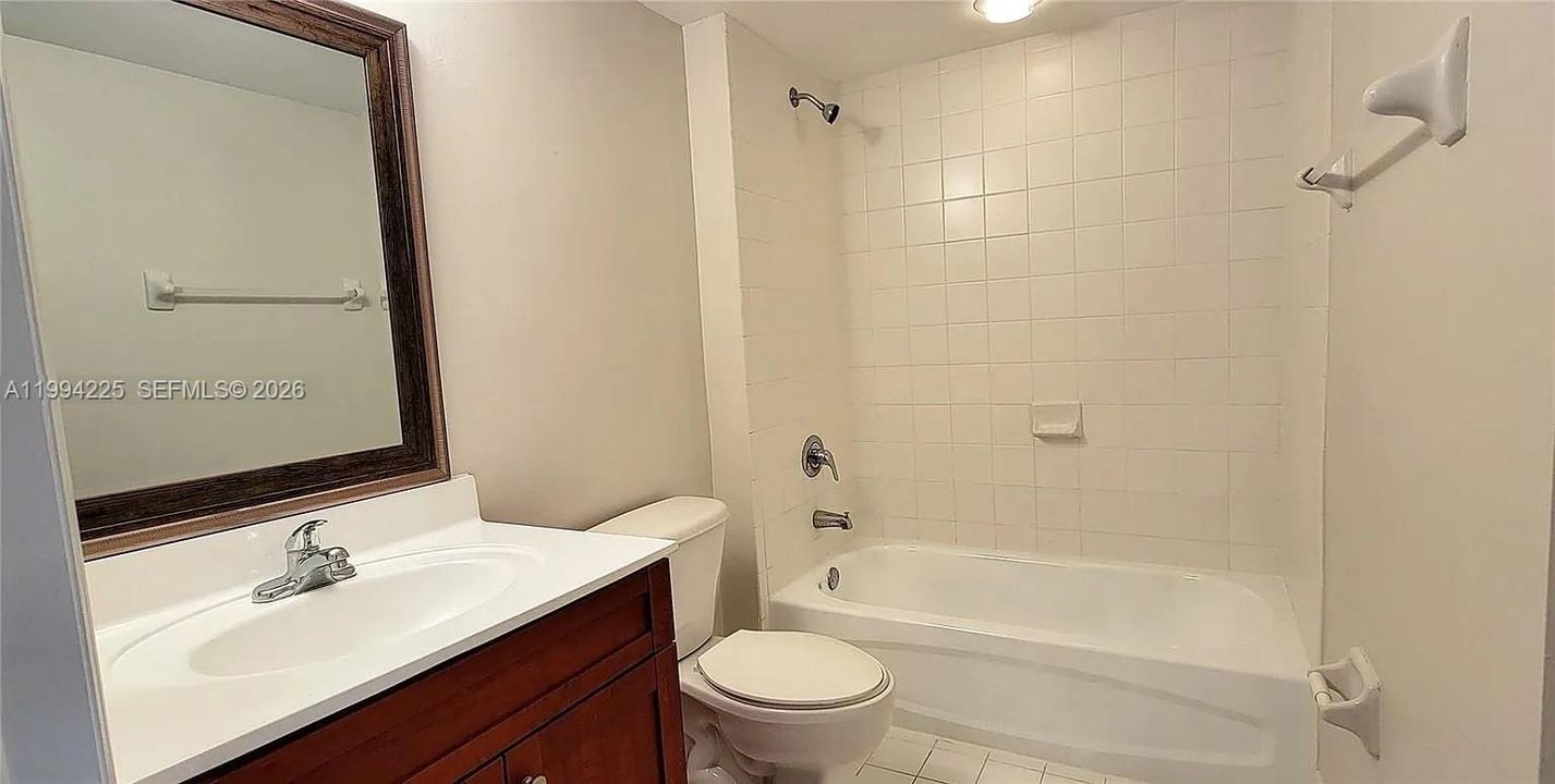 En Venta: $334,900 (2 camas, 2 baños, 984 Pies cuadrados)